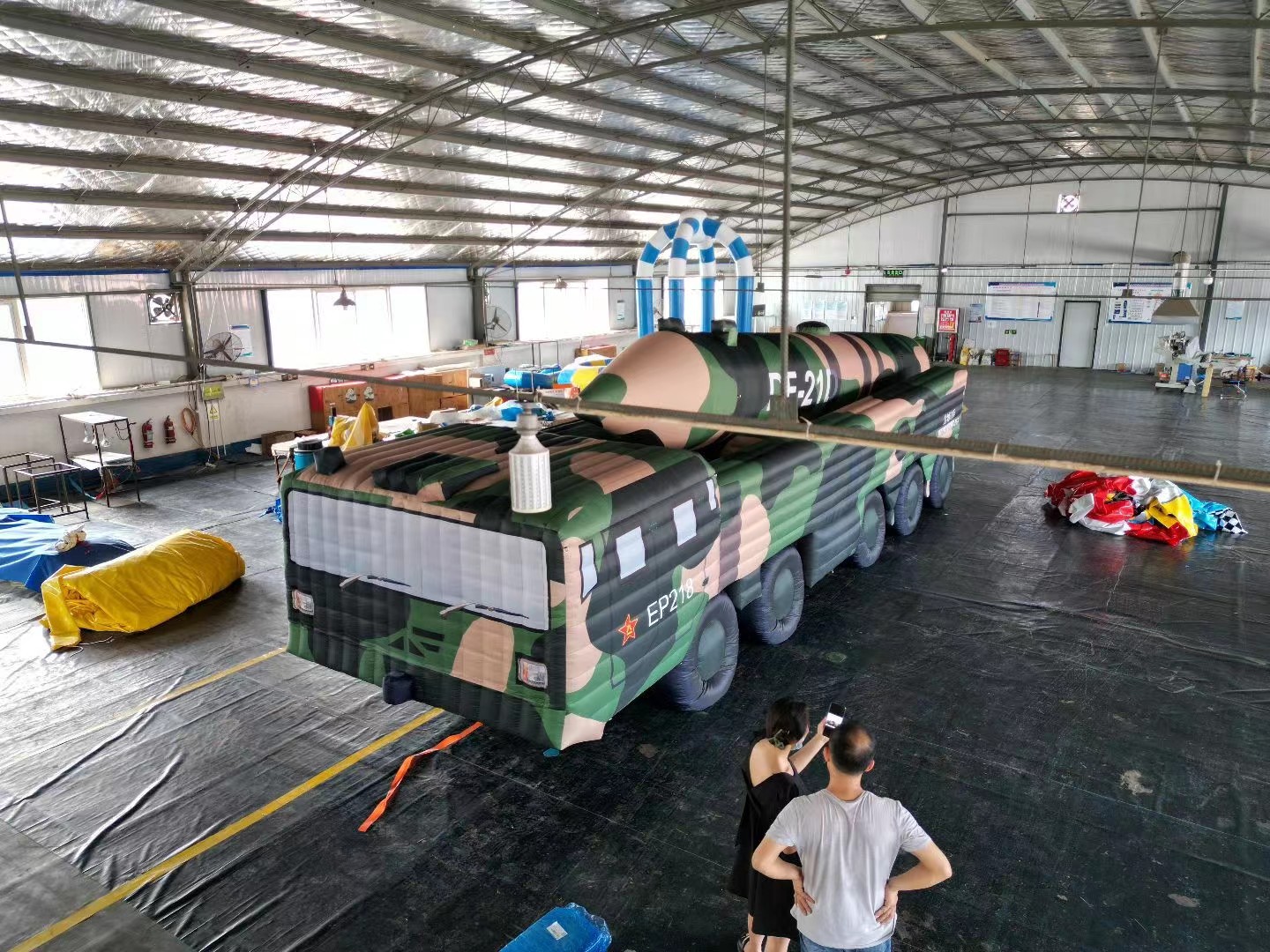 海南灾后重建：新疆阿合奇帐篷搭建保障受灾群众生活